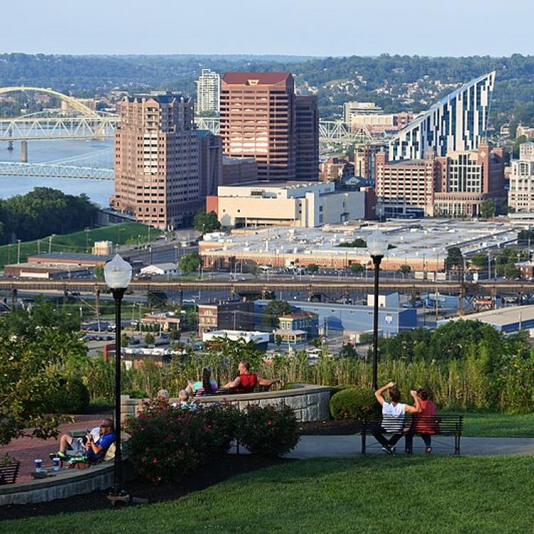 Photo of Covington taken from Devou Park, Photo obtained through Wikimedia Commons
